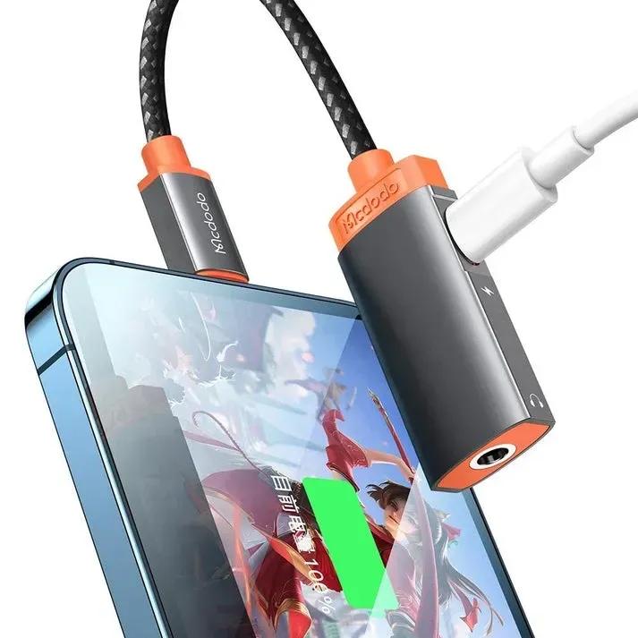 کابل تبدیل لایتنینگ مک دودو مدل Mcdodo CA-6710 Lightning to Aux قابلیت اتصال همزمان هندزفری و شارژر  image gallery